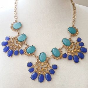 🎀 5/$25 Vintage gold tone statement necklace